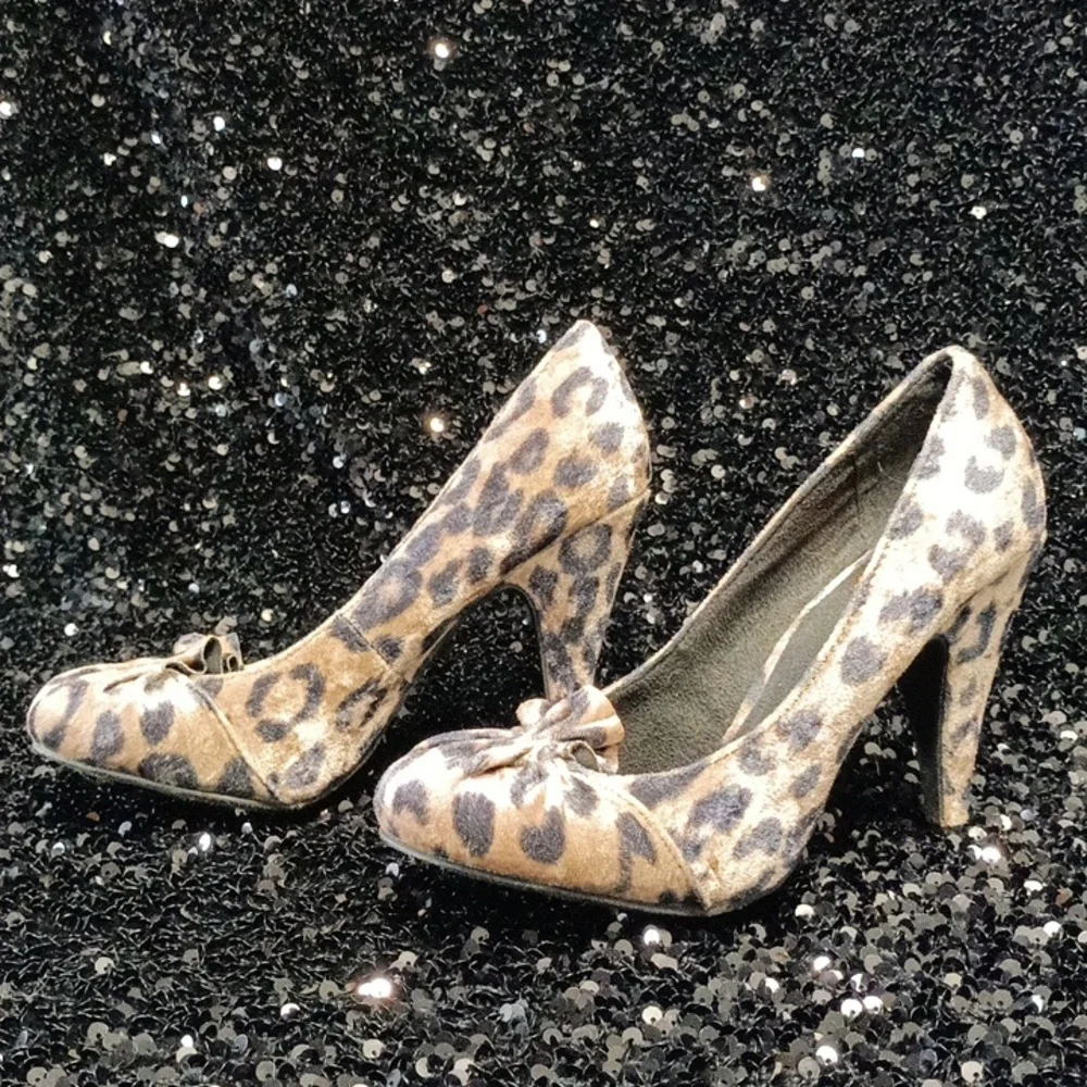 Velvet Leopard Print Pumps Tan Black Round Toe Ruffle